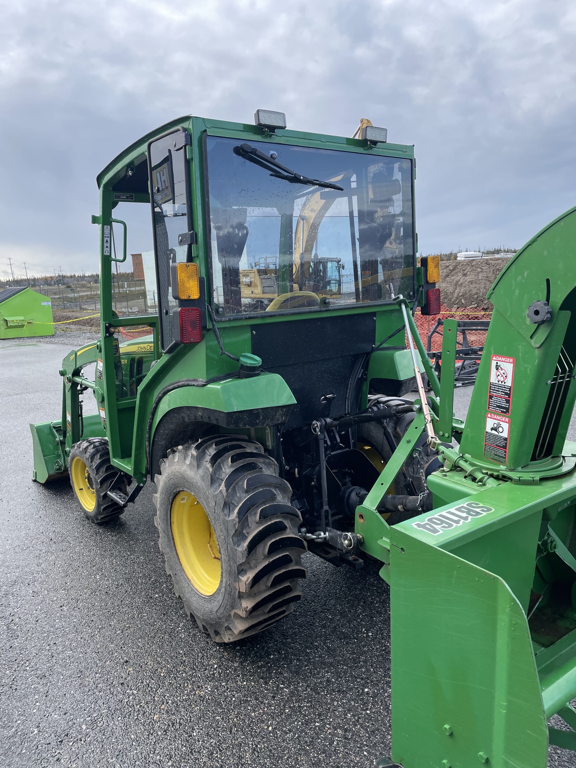 2022 John Deere 2032R Image 13