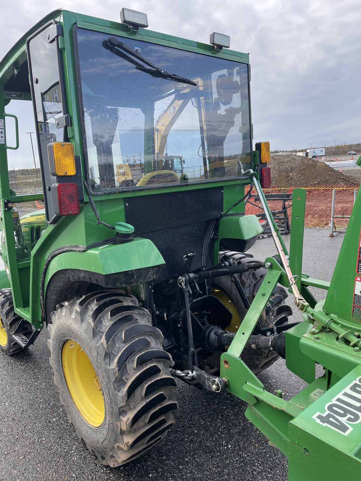 2022 John Deere 2032R Image 4