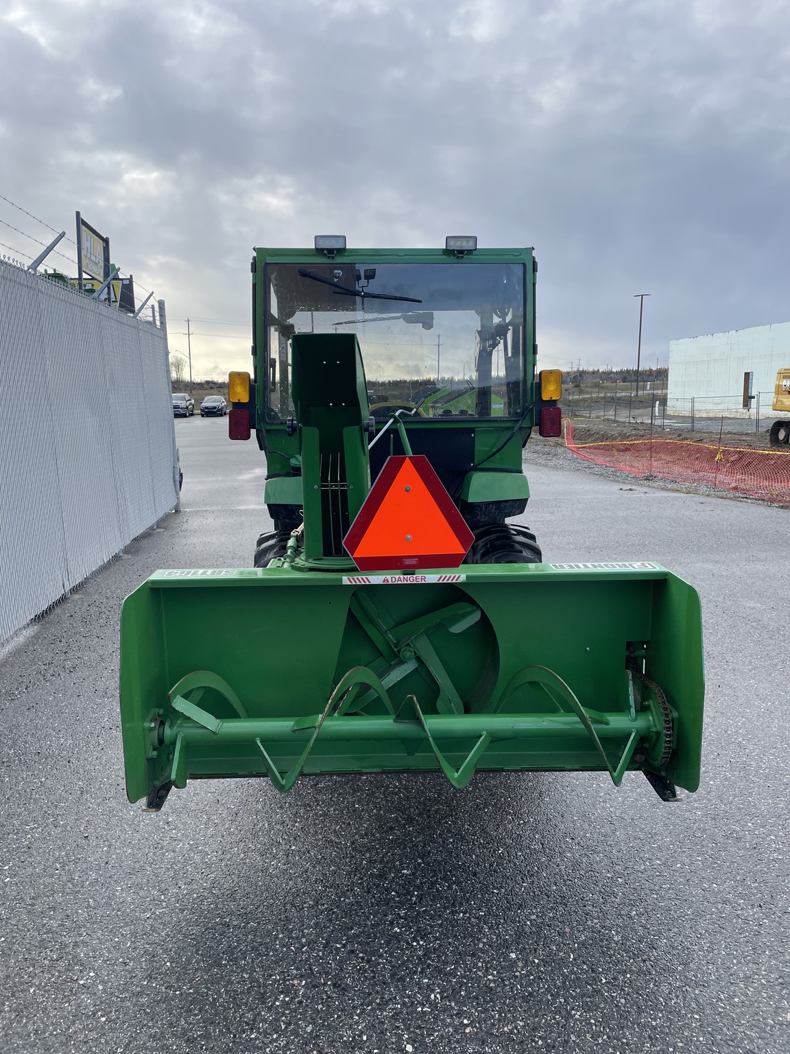 2022 John Deere 2032R Image 5