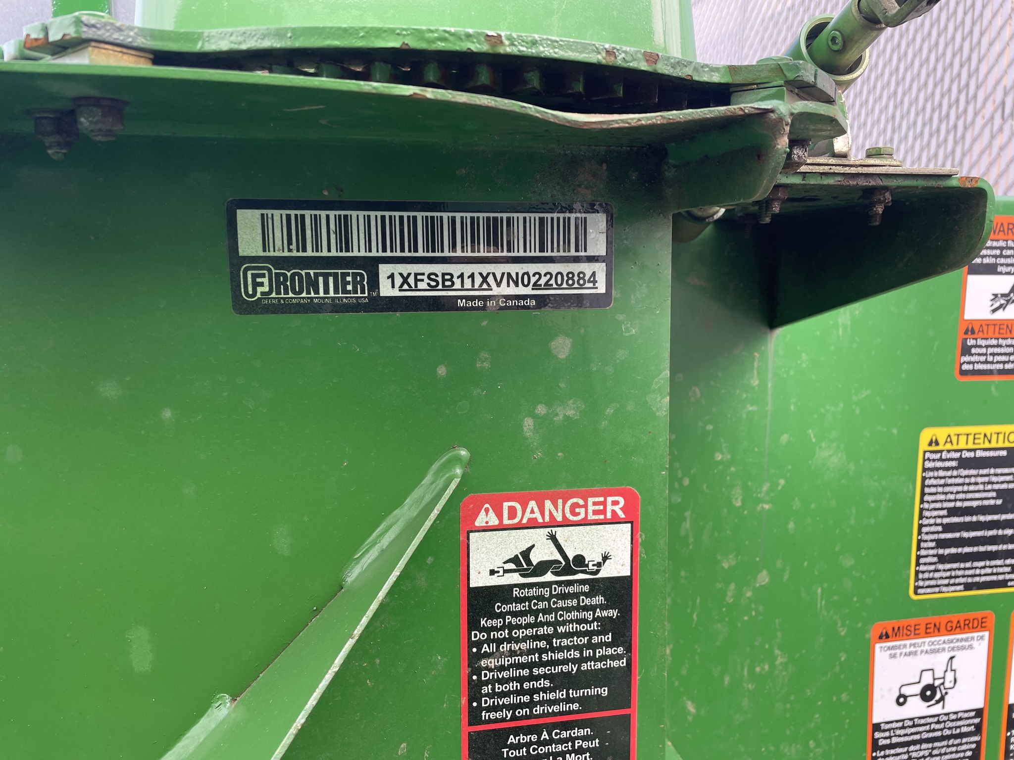 2022 John Deere 2032R Image 14