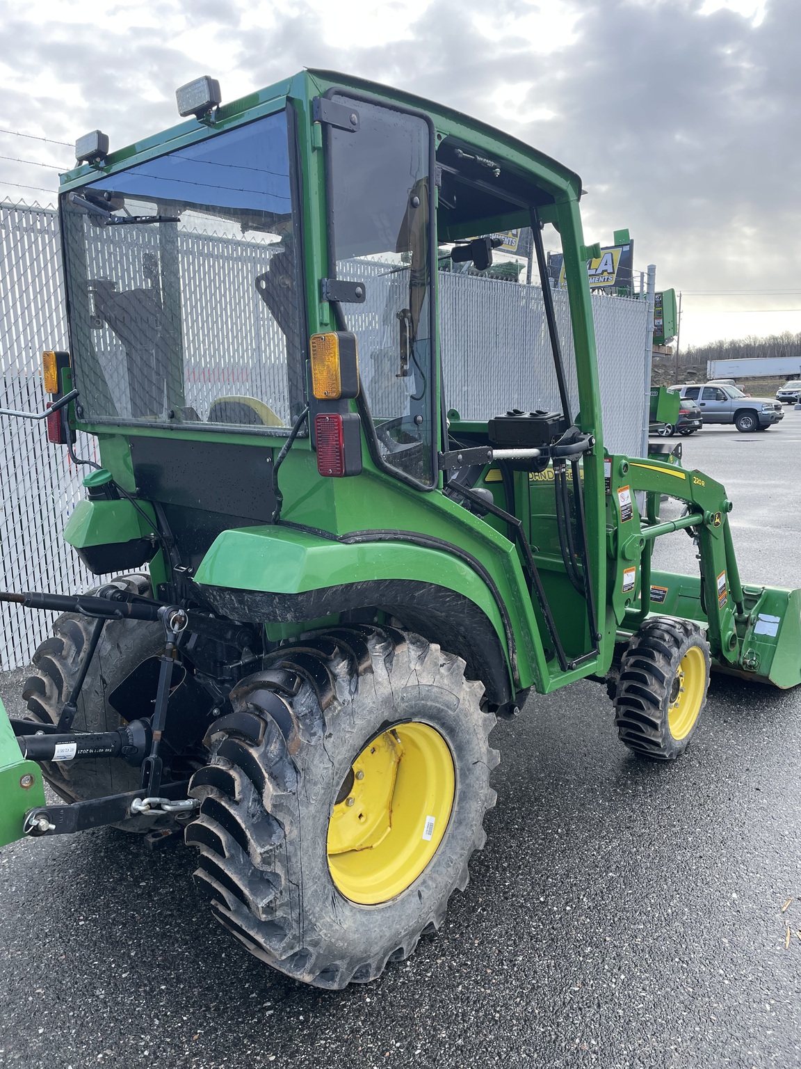2022 John Deere 2032R Image 7