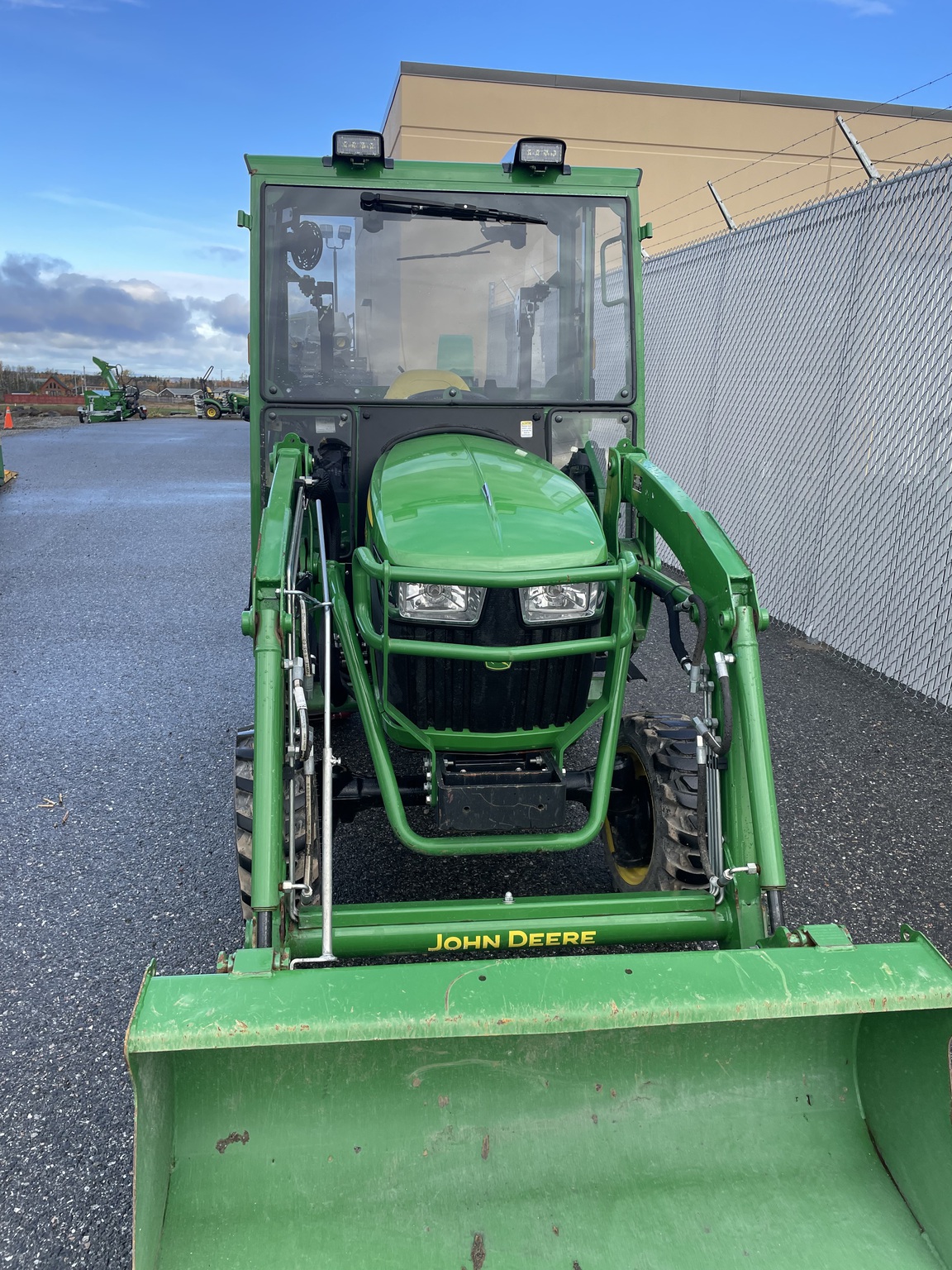 2022 John Deere 2032R Image 10
