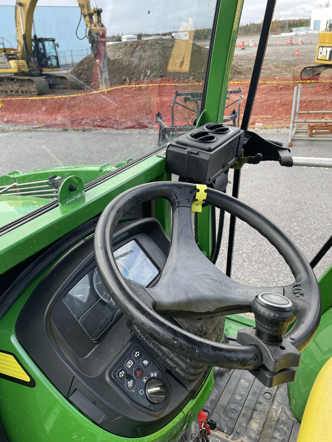 2022 John Deere 2032R Image 16