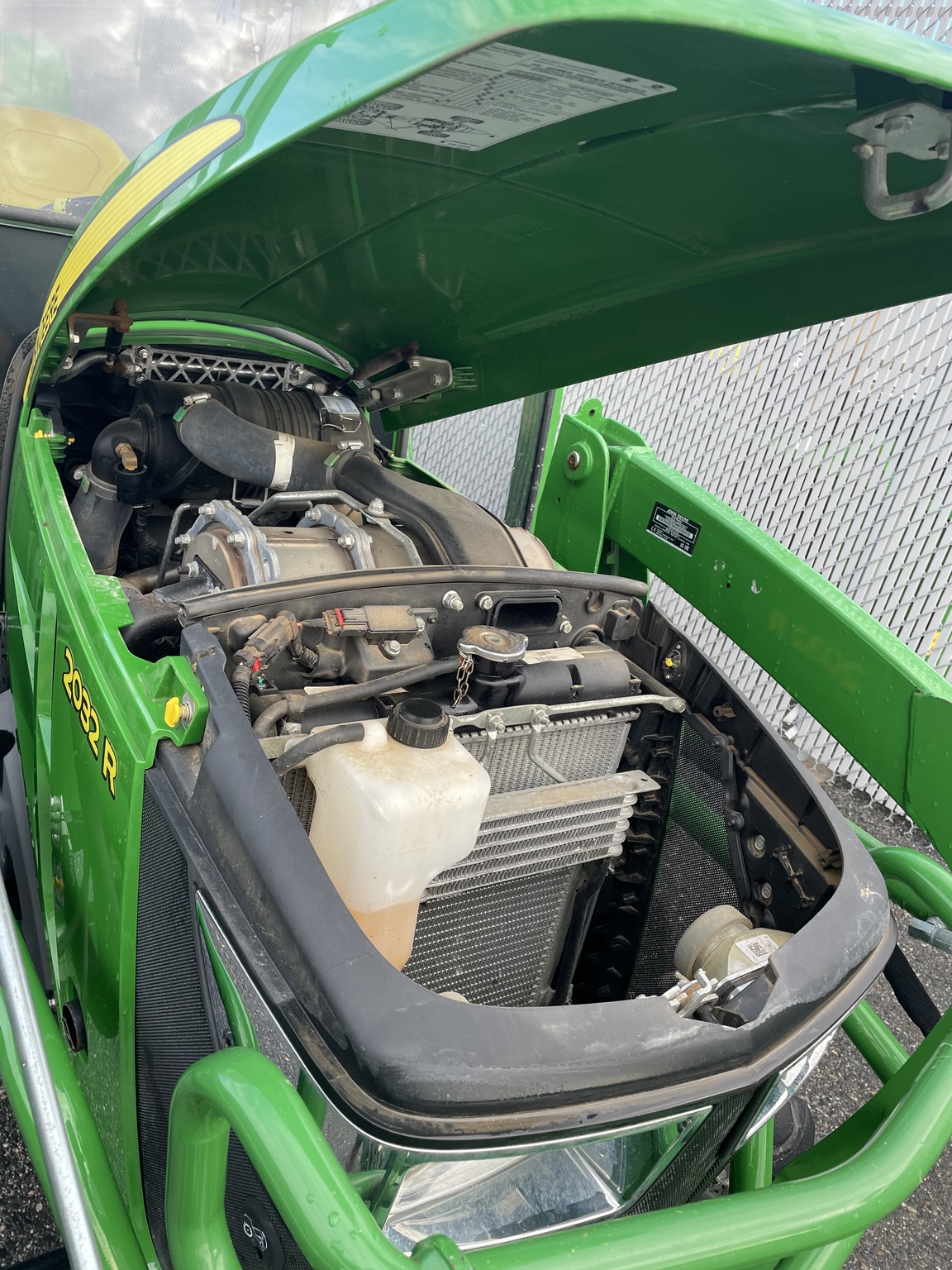2022 John Deere 2032R Image 21
