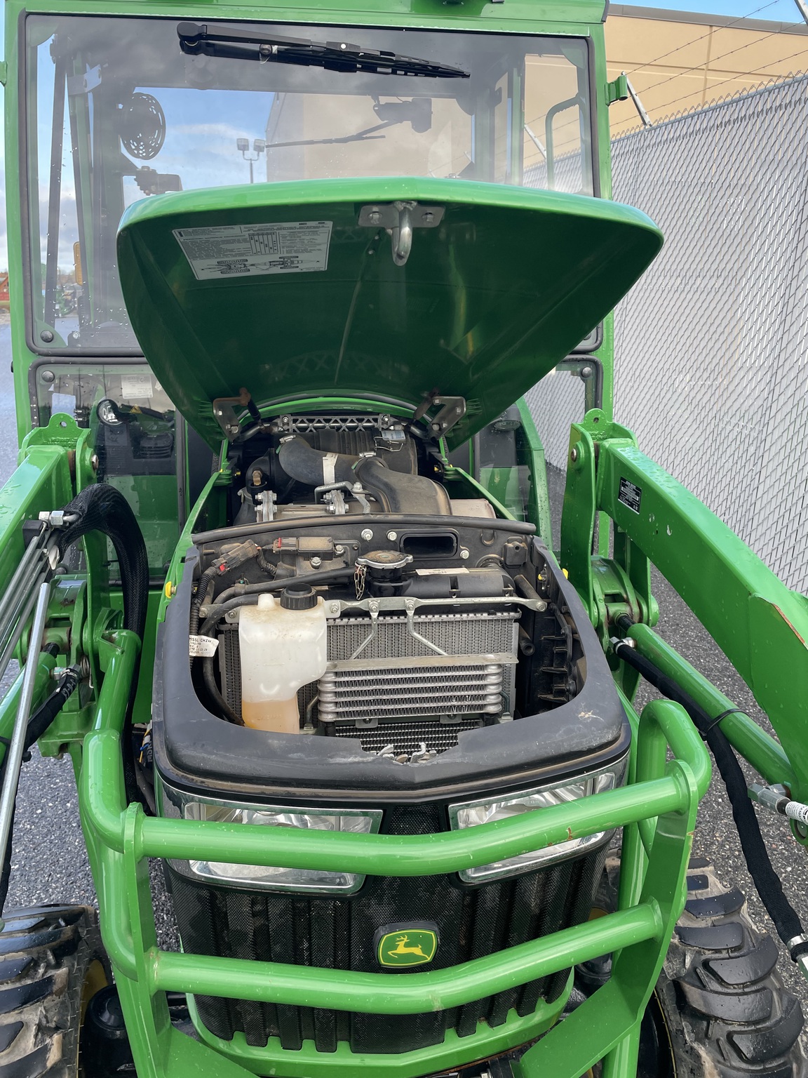 2022 John Deere 2032R Image 22