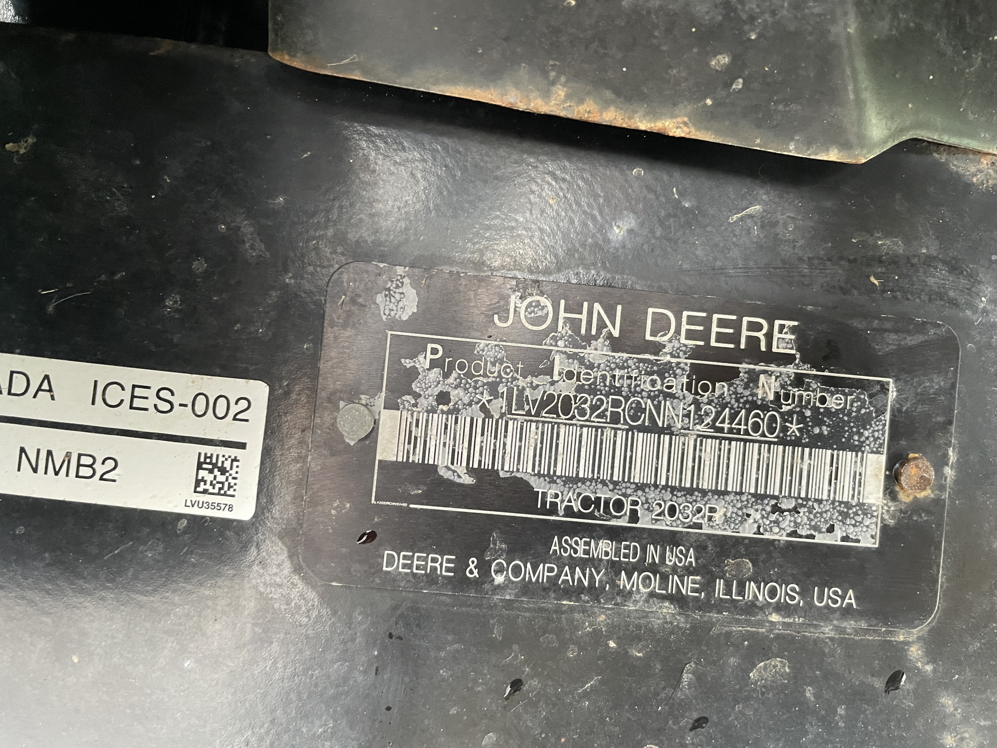 2022 John Deere 2032R Image 11