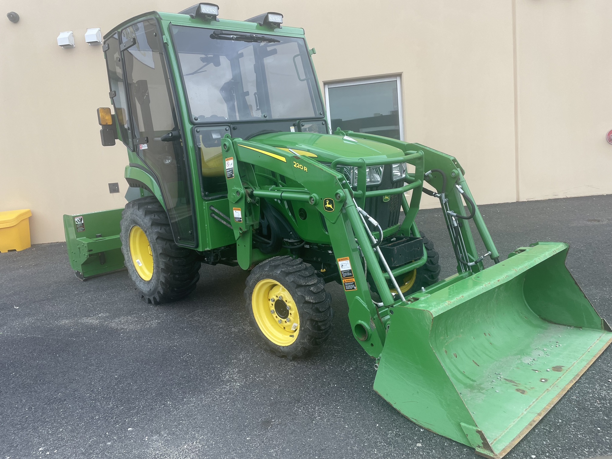 2022 John Deere 2032R Image 5