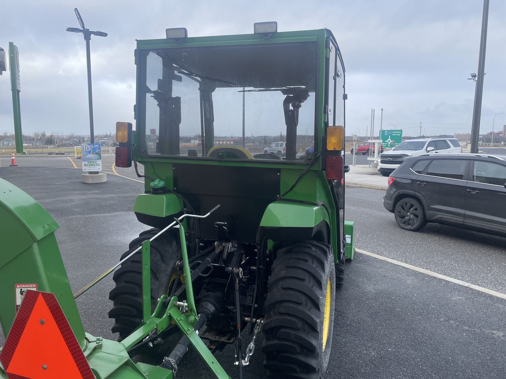 2022 John Deere 2032R Image 24