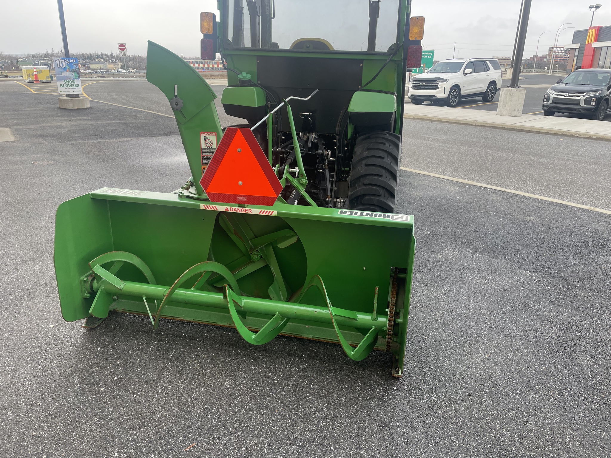 2022 John Deere 2032R Image 7