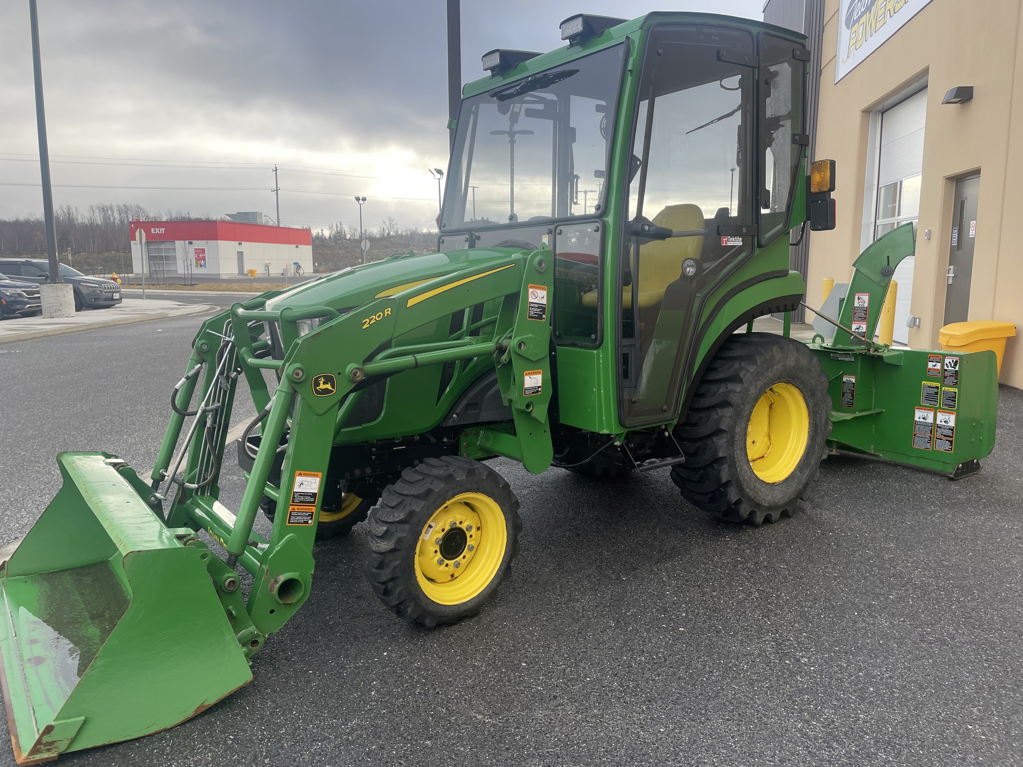 2022 John Deere 2032R Image 13