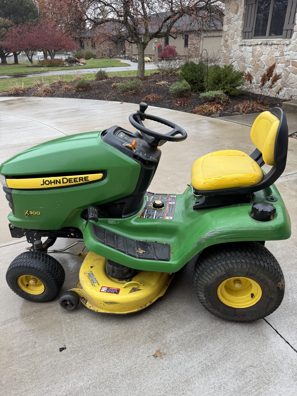 2006 John Deere X300 Image 1