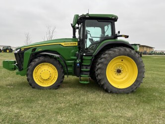  2025 John Deere 8R 250 at Heritage Tractor in Lacon, IL