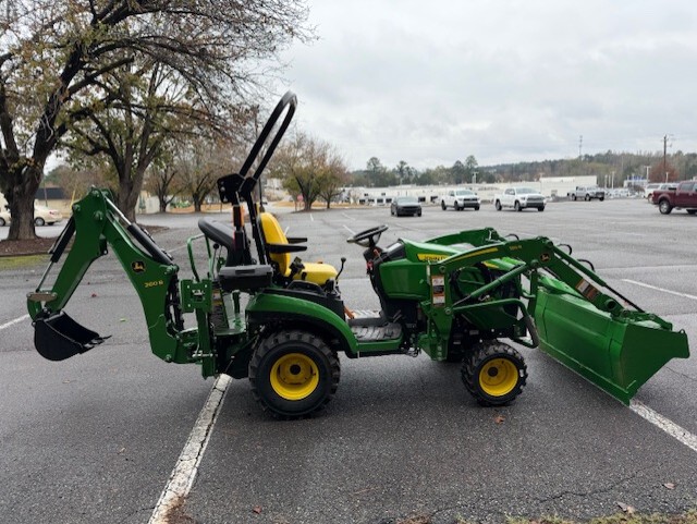 2024 John Deere 1025R Image 3