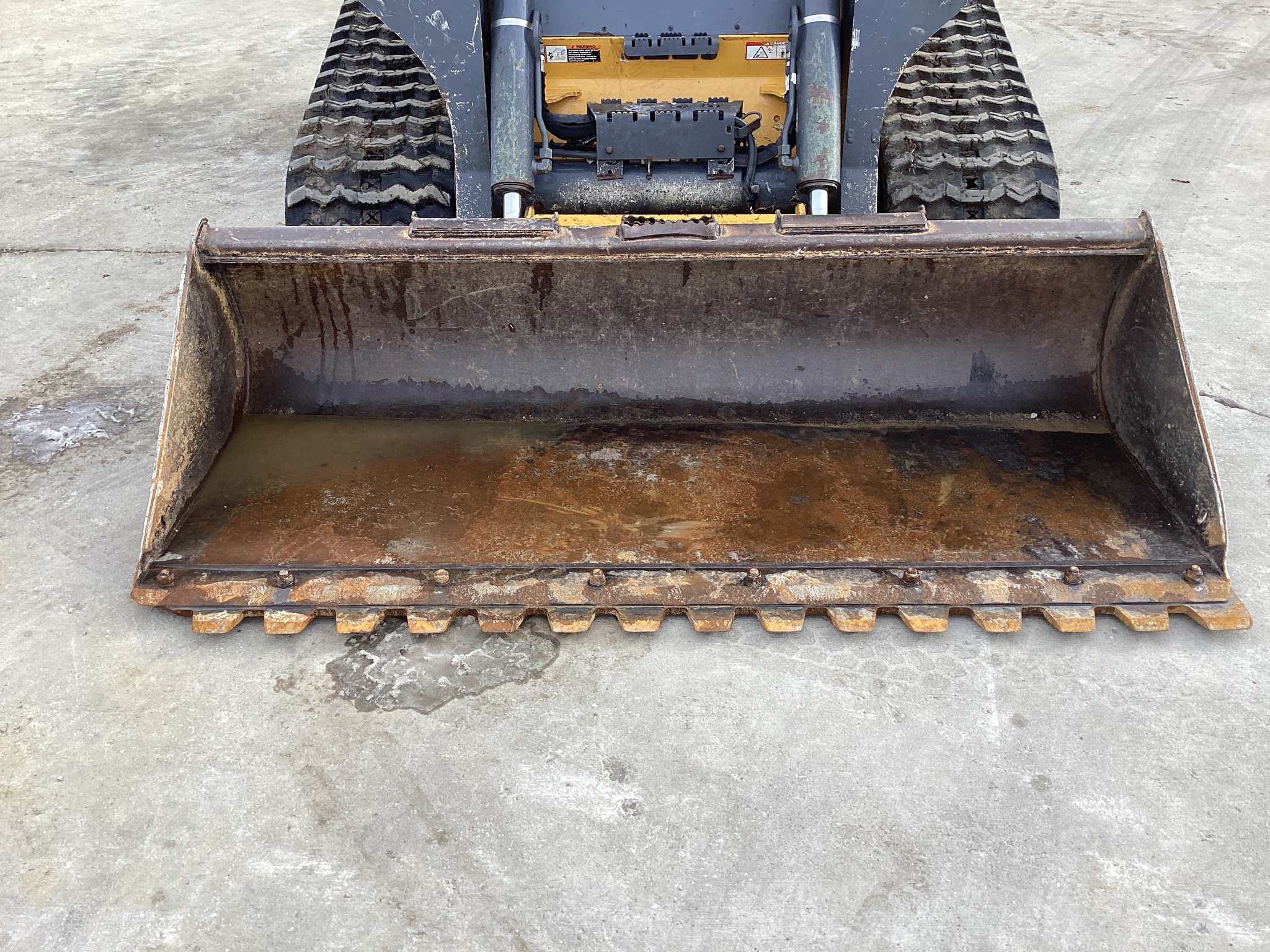 2023 John Deere 333G Image 9