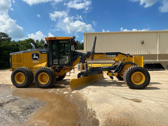 Photo of a 2024 John Deere 770G