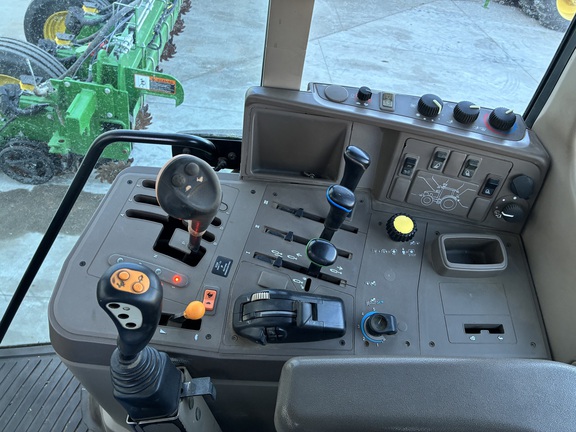 2010 John Deere 7330 (10th thumbnail)