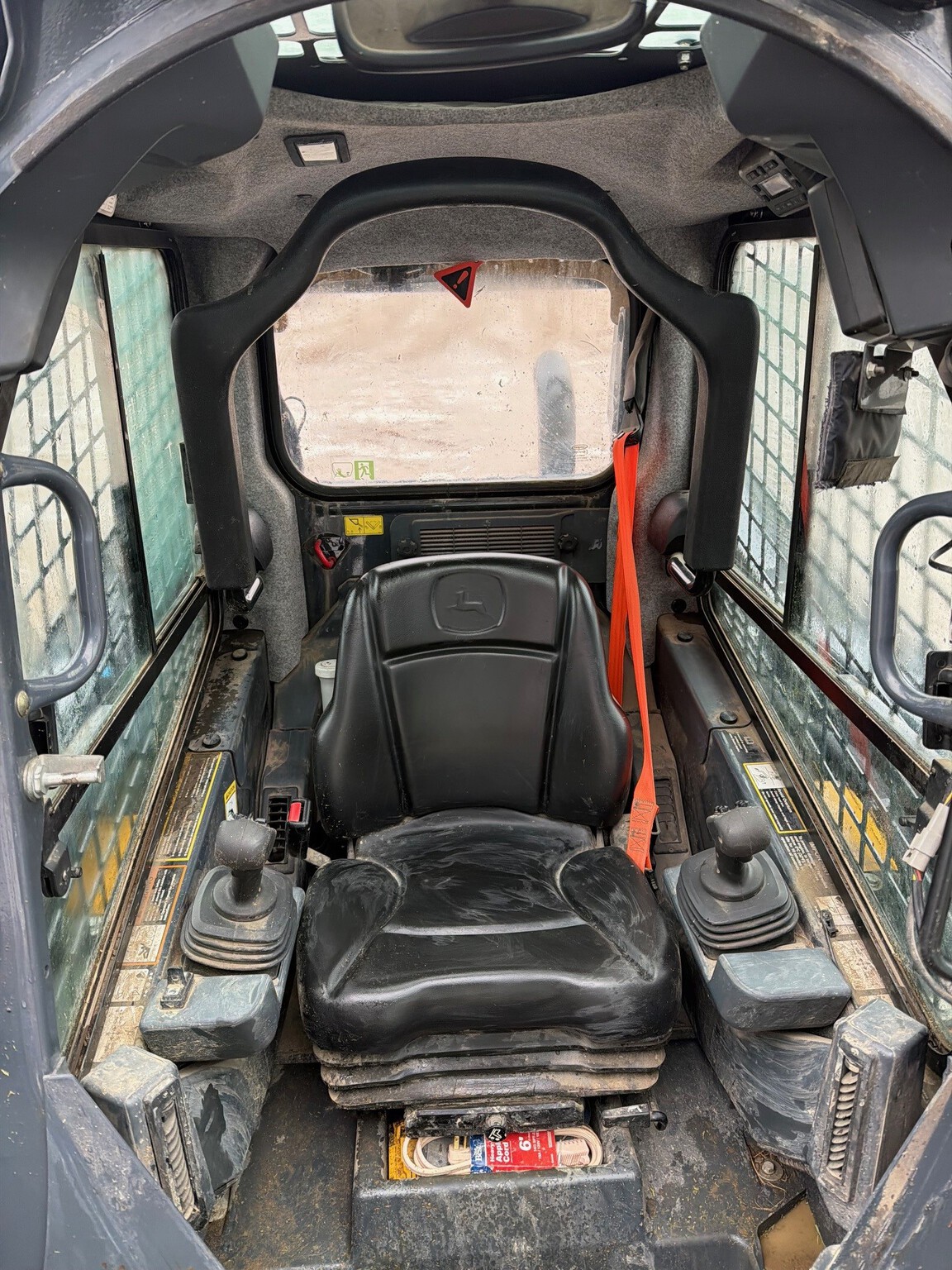 2020 John Deere 325G Image 6