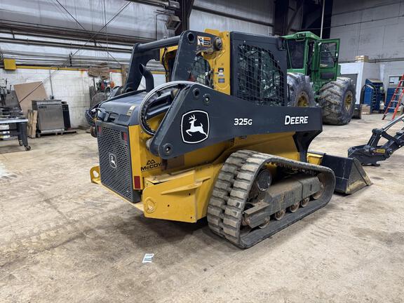 Photo of a 2023 John Deere 325G