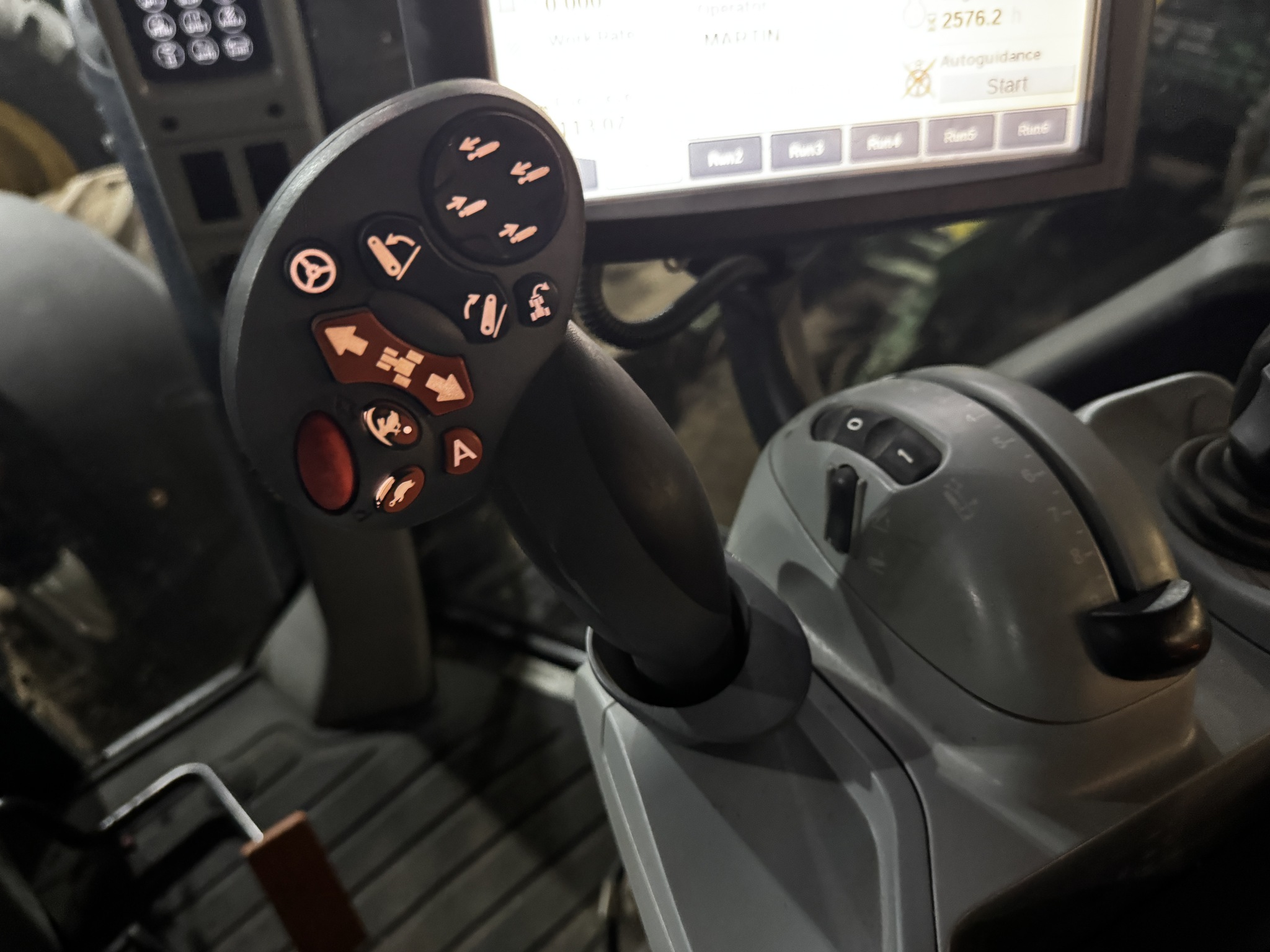 2015 New Holland T8.410 Image 3