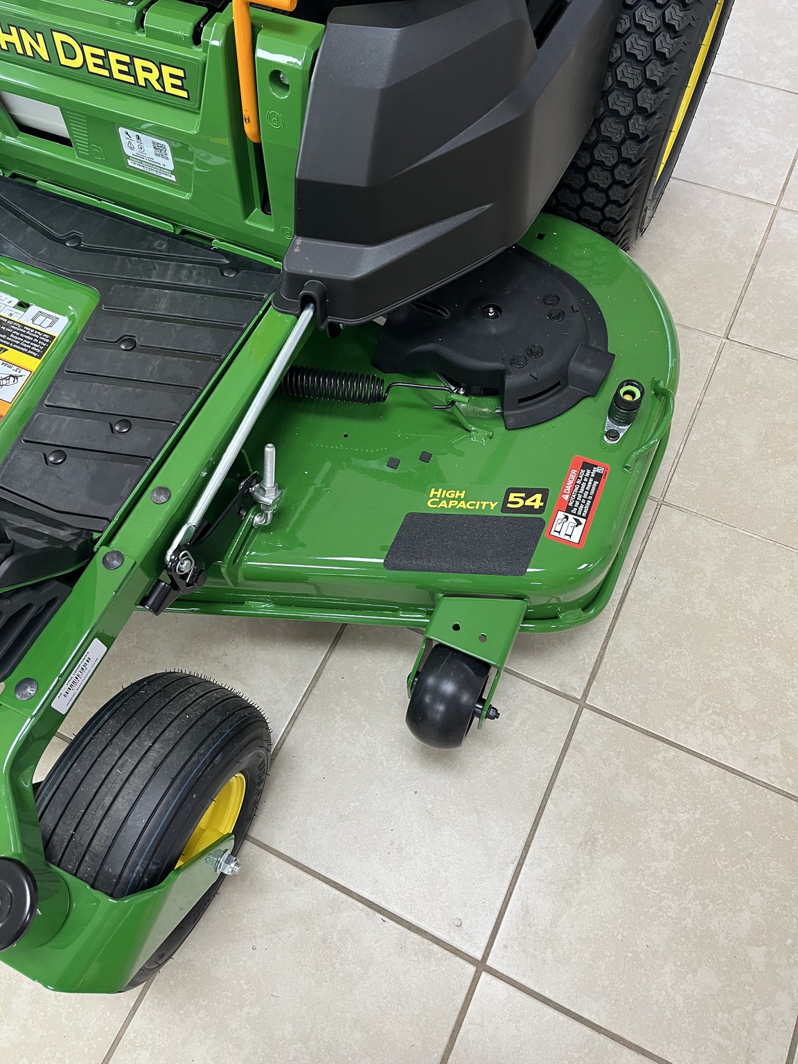 2026 John Deere Z545R Image 9