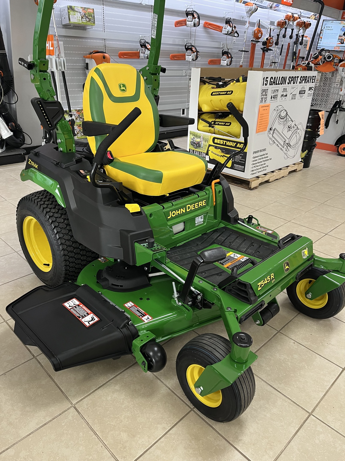 2026 John Deere Z545R Image 6