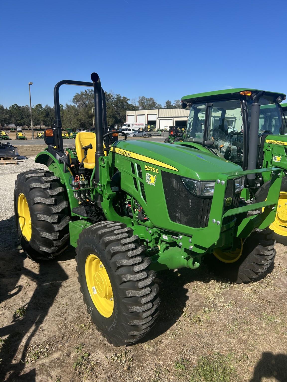 2024 John Deere 5075E Image 1