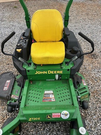 2020 John Deere Z720E Photo 3