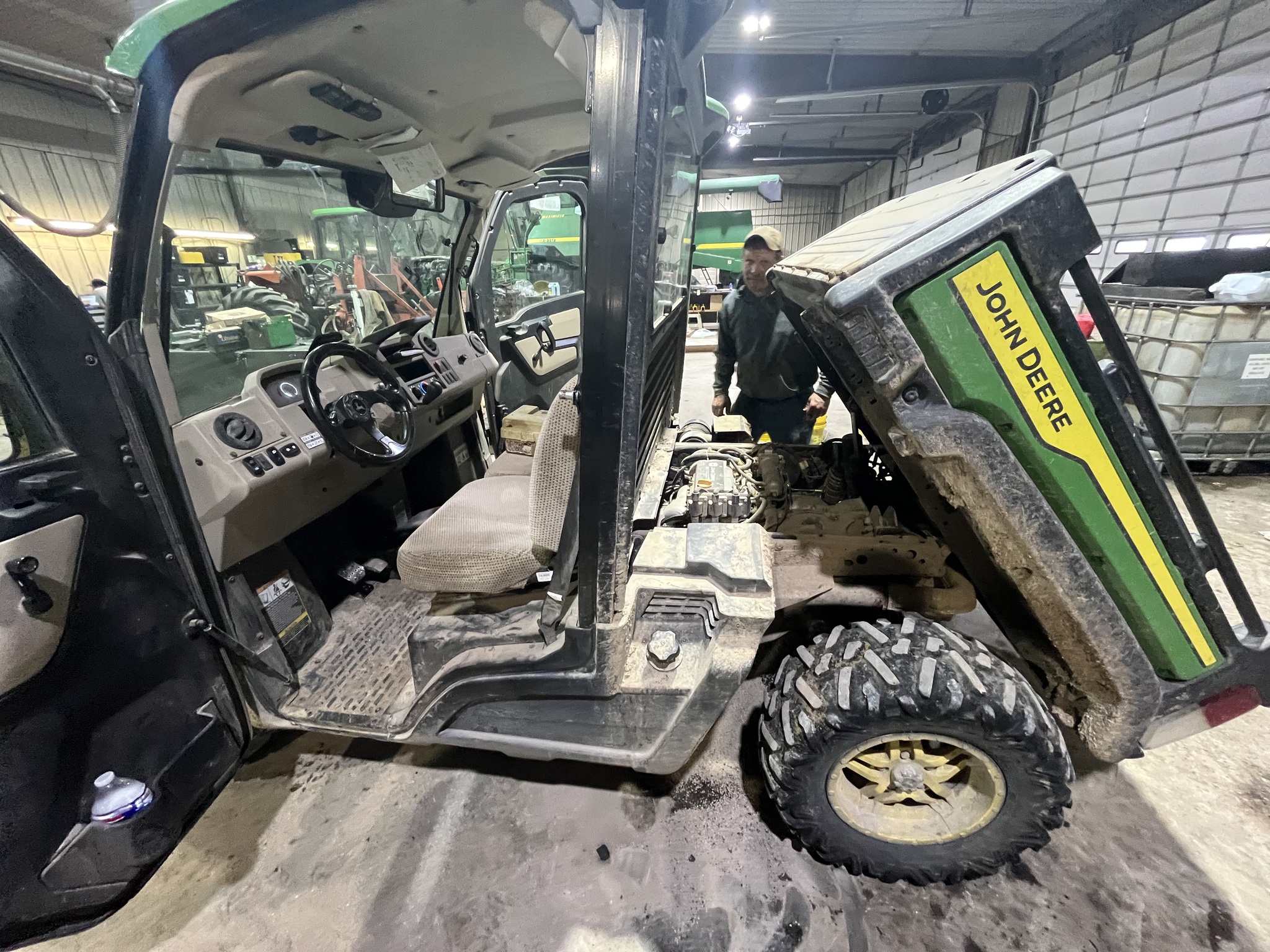  2021 John Deere XUV 835R at Heritage Tractor in Lockwood, MO