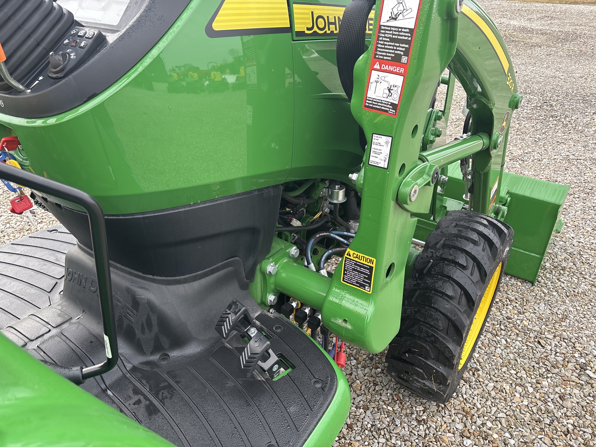 New In-Stock 2024 John Deere 3039R Compact Utility Tractors at Koenig Equipment in Greensburg, IN - PhotoXL13