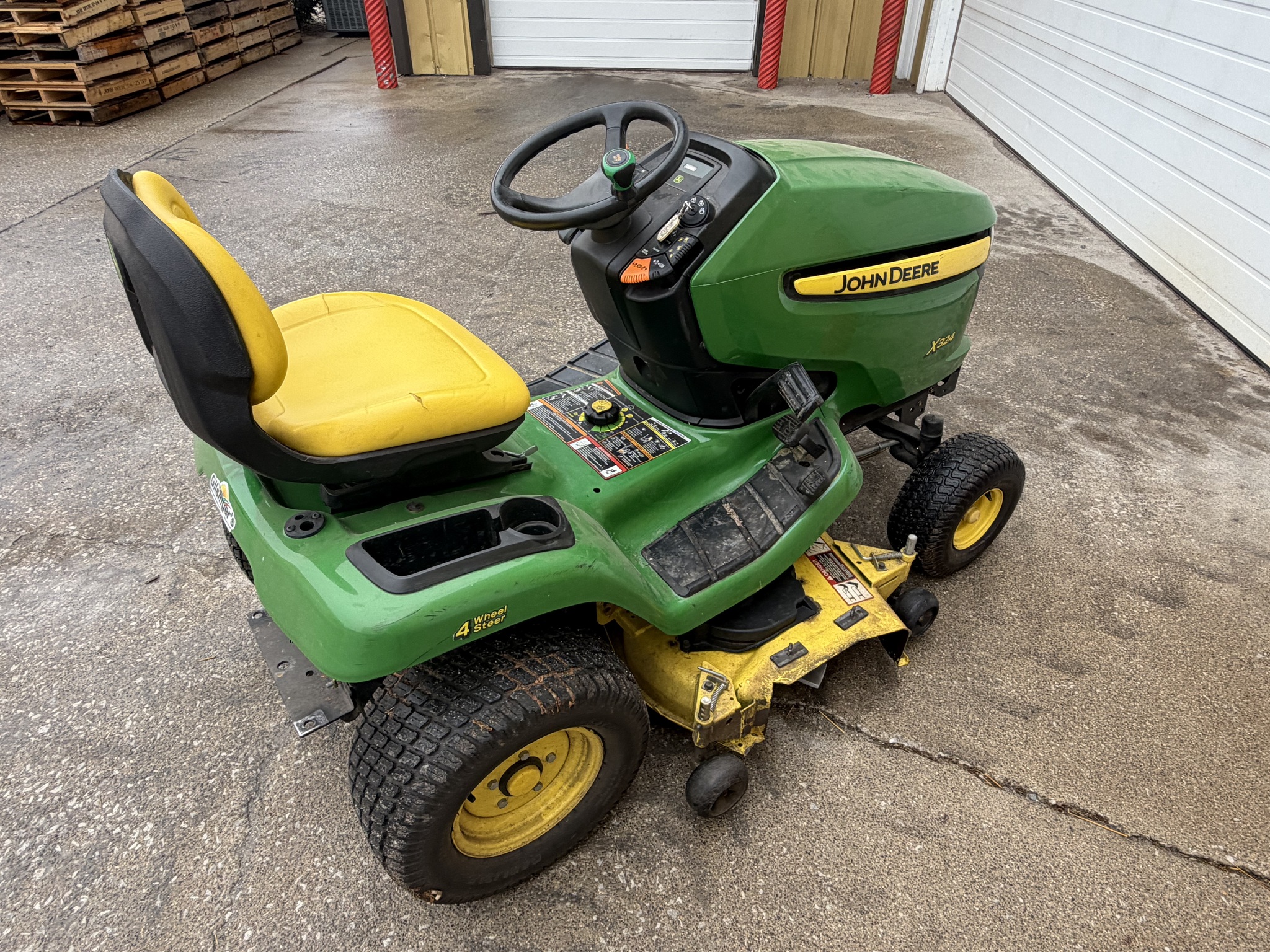 2011 John Deere X324 Image 2