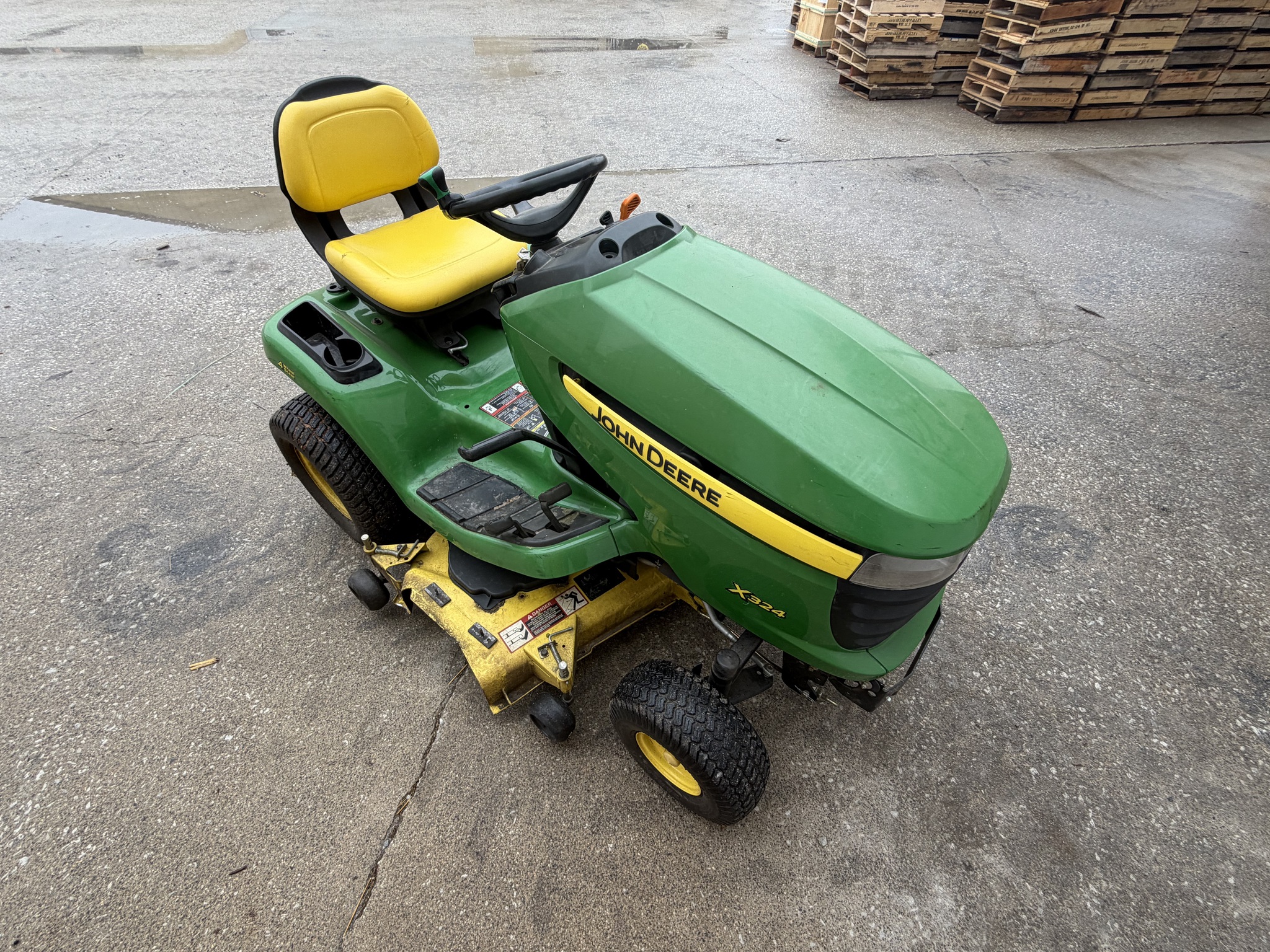 2011 John Deere X324 Image 1