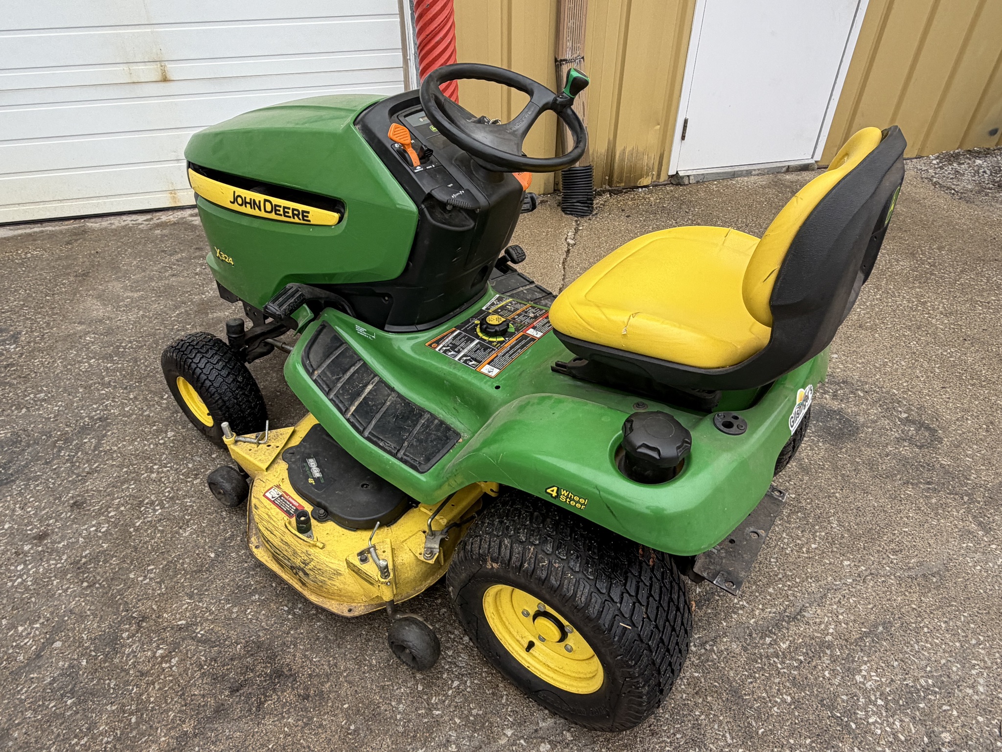 2011 John Deere X324 Image 3