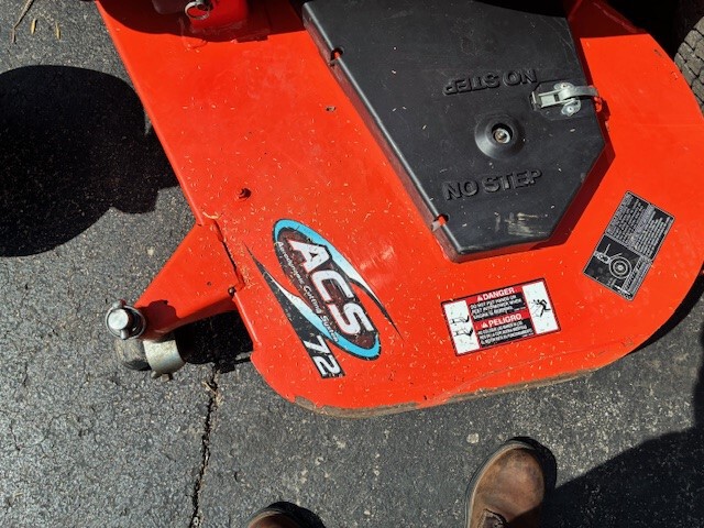 Used 2024 Kubota ZD1211 Zero Turn Mowers at Koenig Equipment in Greensburg, IN - PhotoXL4