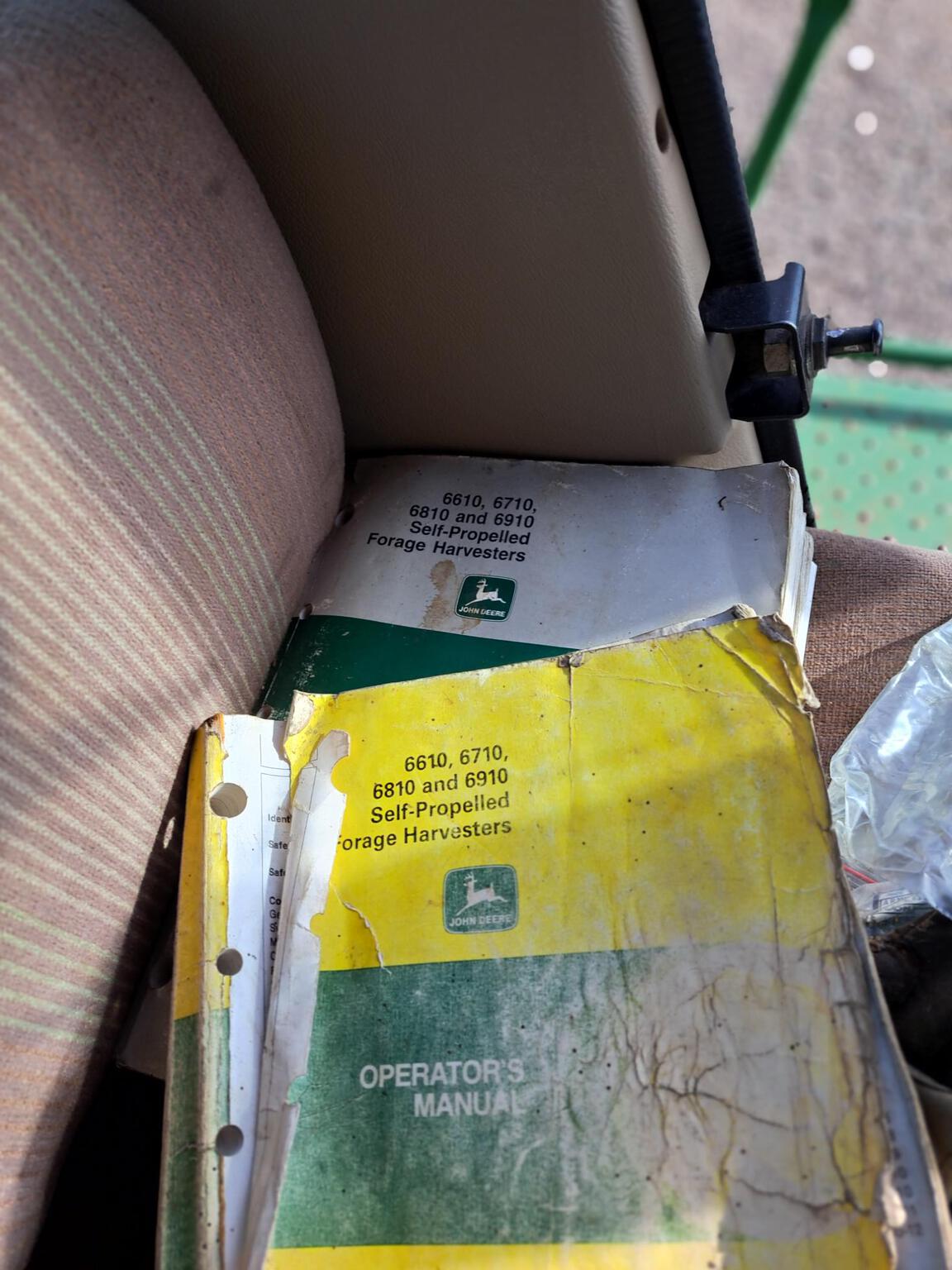 1993 John Deere 6810 Image 10