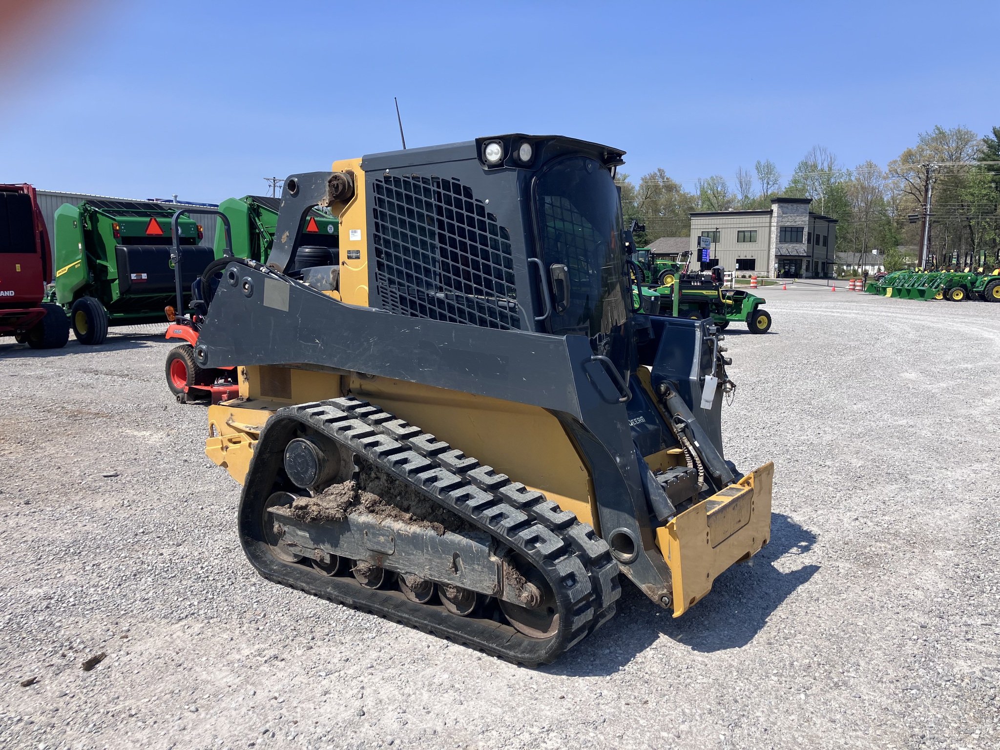 2022 John Deere 325G