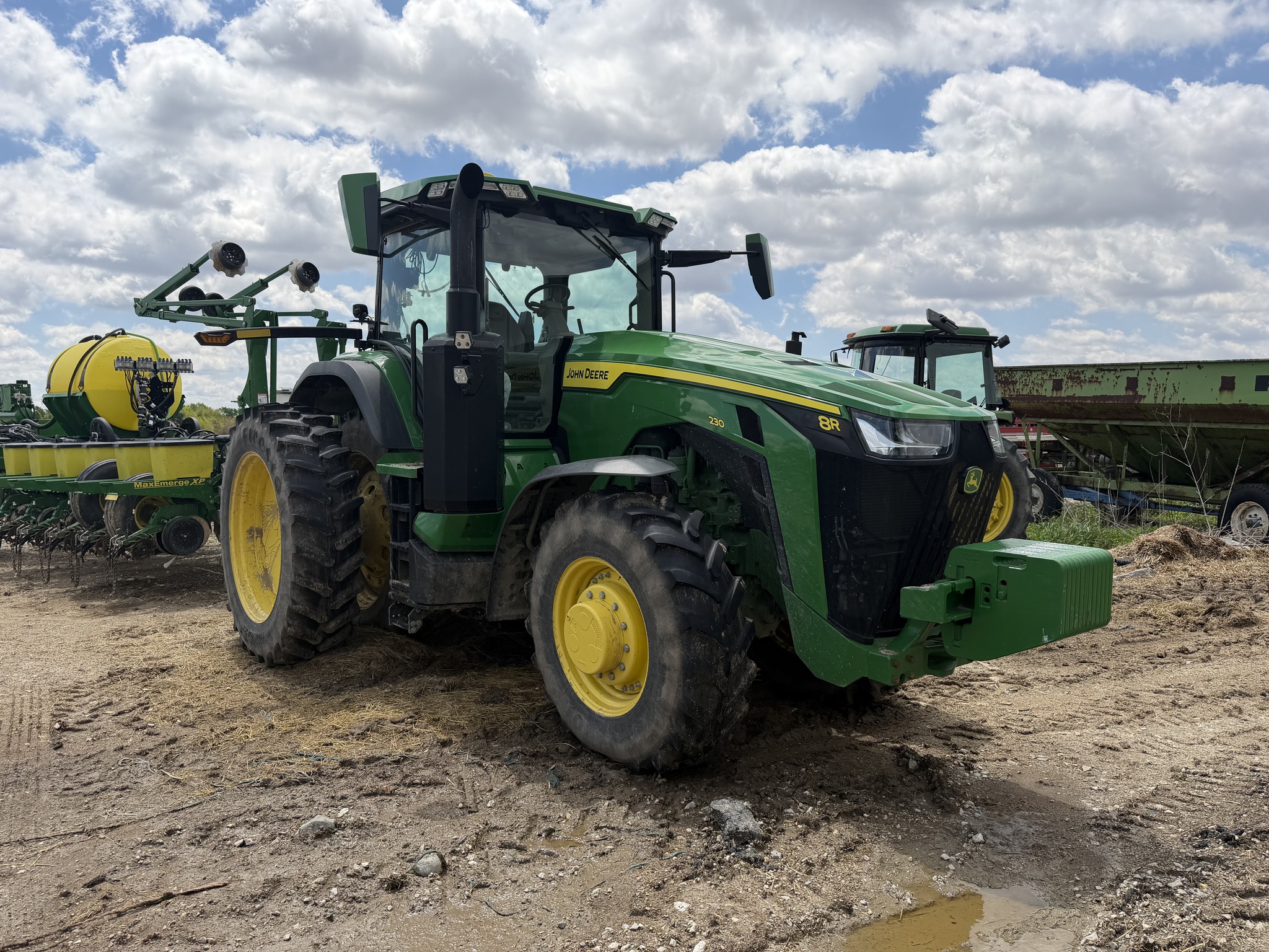 2020 John Deere 8R 230 Image 2