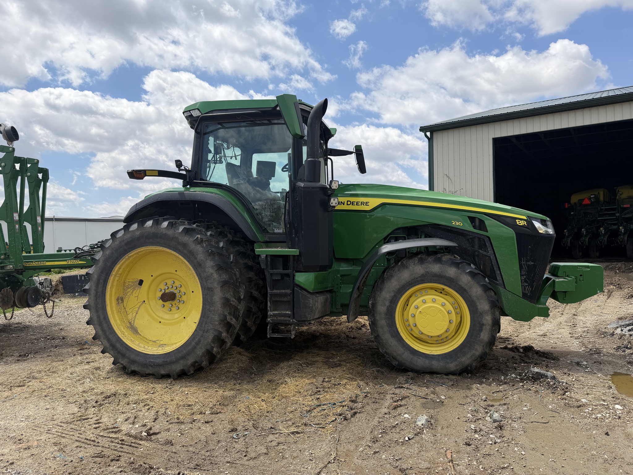 2020 John Deere 8R 230 Image 4