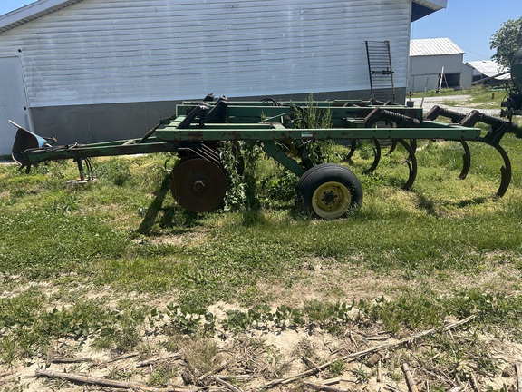 Photo of 1984 John Deere 712