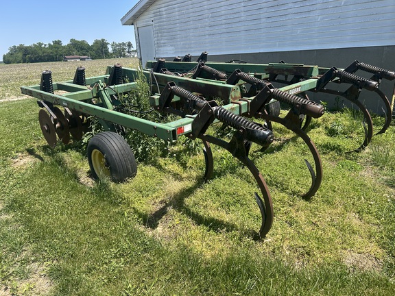 Photo of 1984 John Deere 712