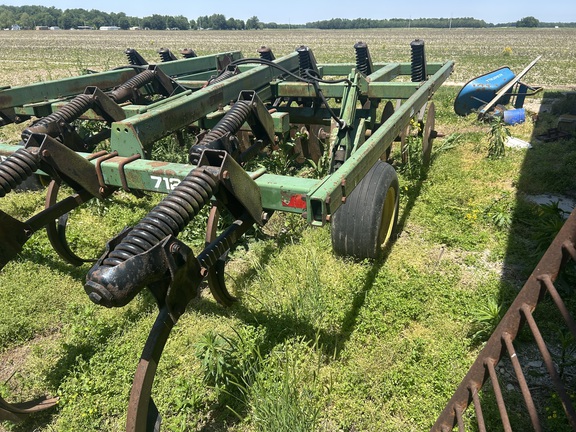Photo of 1984 John Deere 712