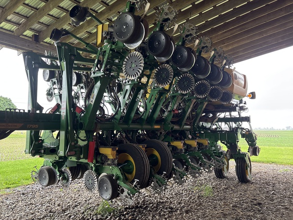 Used 2026 John Deere 1795 Planters: Drawn at Koenig Equipment in Urbana, OH - Photo1