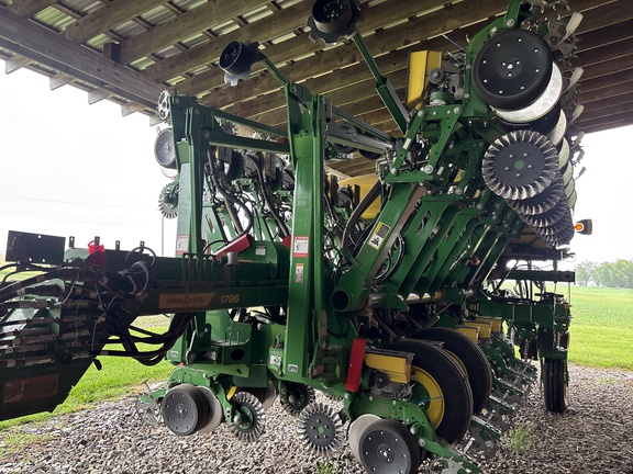 Used 2026 John Deere 1795 Planters: Drawn at Koenig Equipment in Urbana, OH - Photo4
