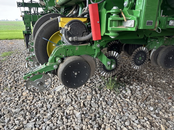 Used 2026 John Deere 1795 Planters: Drawn at Koenig Equipment in Urbana, OH - Photo10