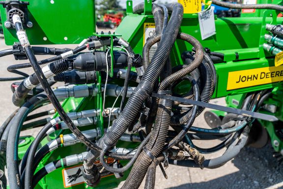 Used 2026 John Deere 1795 Planters: Drawn at Koenig Equipment in Anna, OH - Photo9