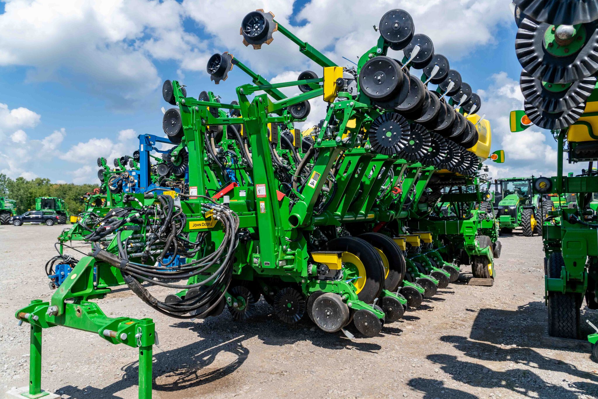 Used 2026 John Deere 1795 Planters: Drawn at Koenig Equipment in Anna, OH - PhotoXL0