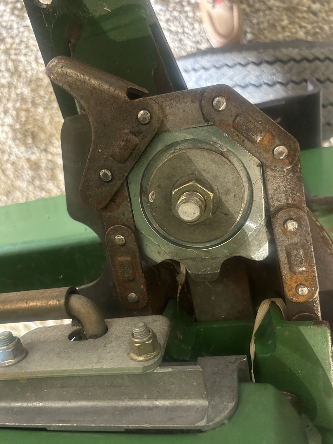 2011 John Deere 608C Image 4