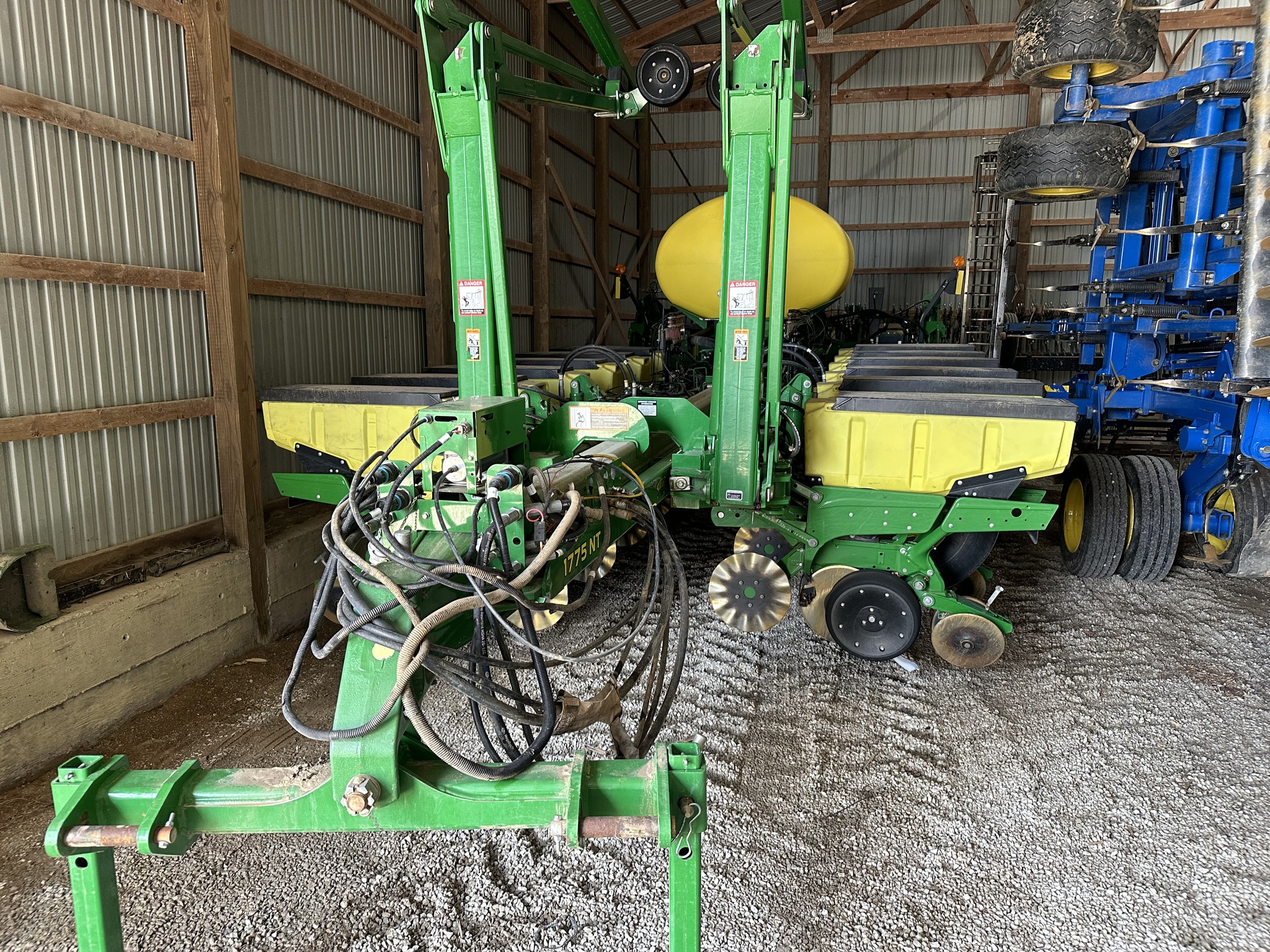 2015 John Deere 1775NT Image 1