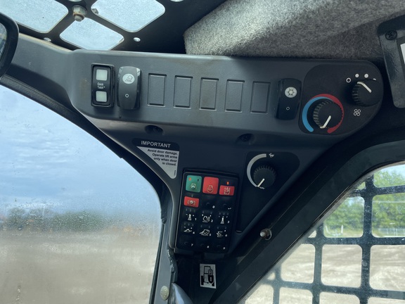 2023 John Deere 318G