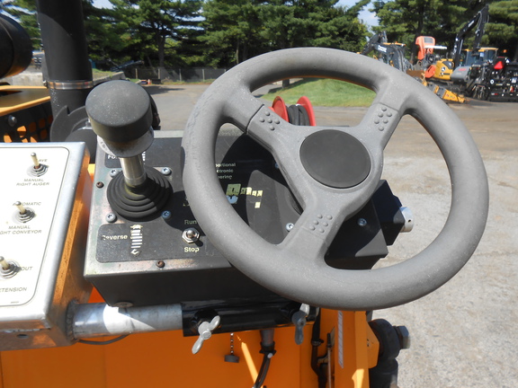 2010 Leeboy 8515B