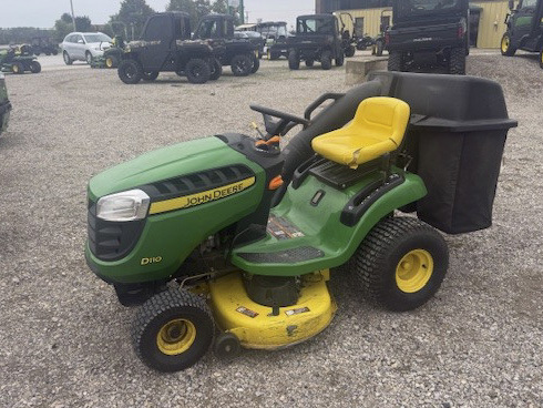 2009 John Deere D110 Lawn & Garden Tractors